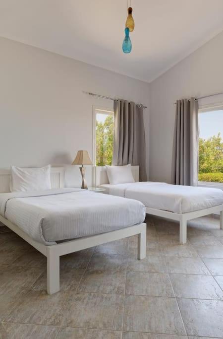 Villa White With Open Lagoon View